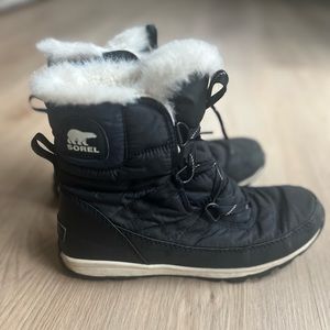 Women’s Sorel Whitney waterproof boots in black, size 9